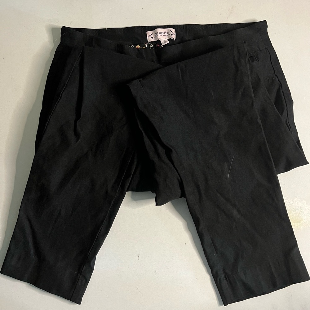 Black stretchy waist ankle pants Nannette Lapore size Medium